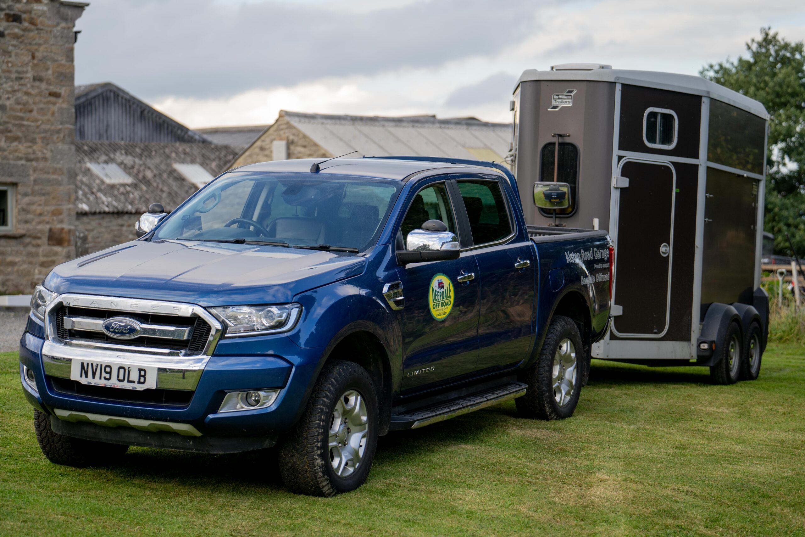 Ford Ranger pick up truck towing trailer